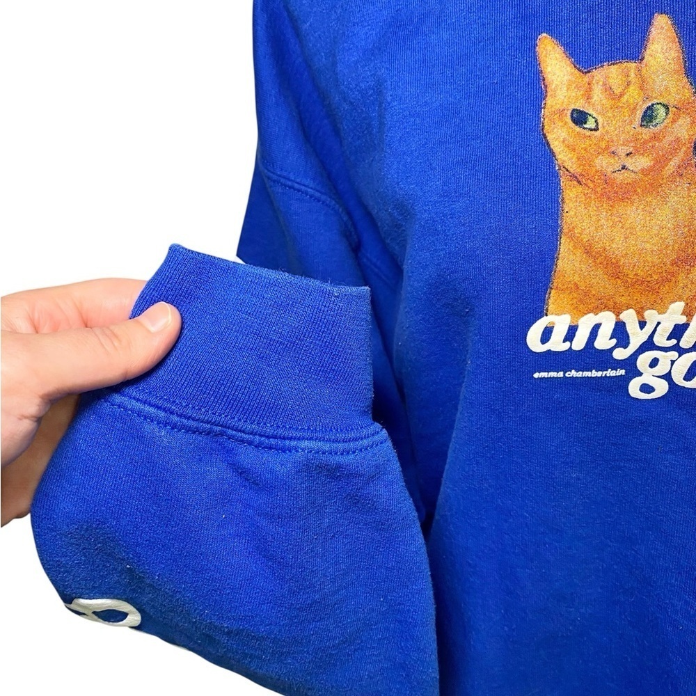 Emma Chamberlain Blue Crewneck Cat Sweatshirt - Picture 5 of 14